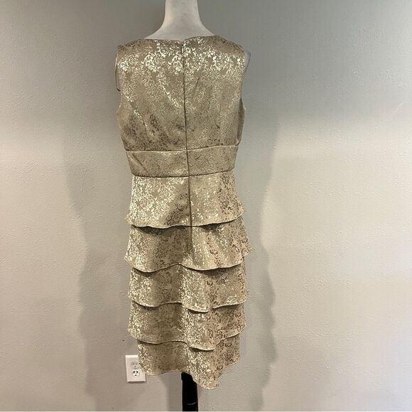 V-neck Elegant Cream / gold v-neck Sleeveless formal Dress size 12 - Picture 5 of 12